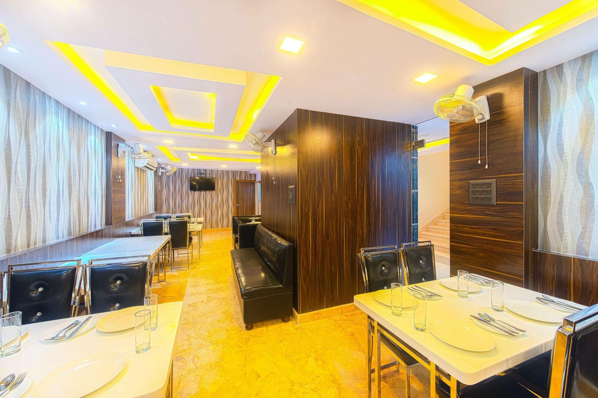 Treebo Orion Sapphire, Beck Bagan Hotel Calcutta Buitenkant foto