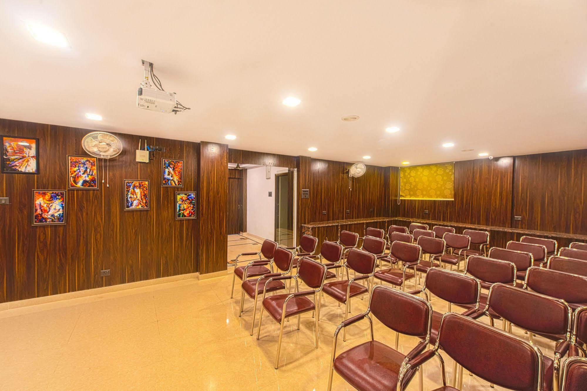 Treebo Orion Sapphire, Beck Bagan Hotel Calcutta Buitenkant foto