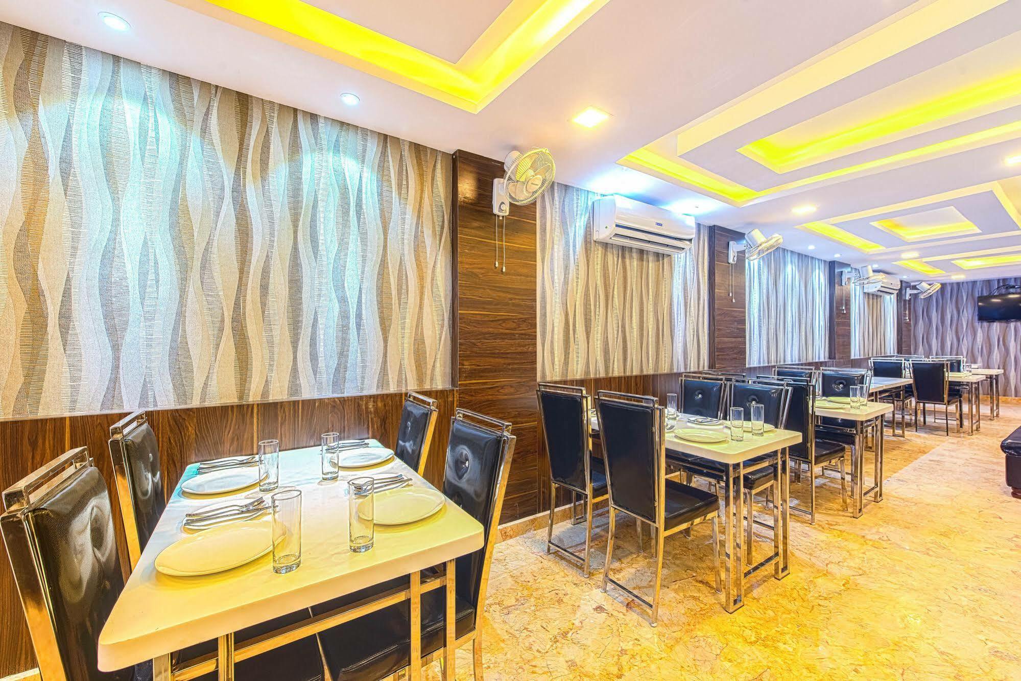 Treebo Orion Sapphire, Beck Bagan Hotel Calcutta Buitenkant foto