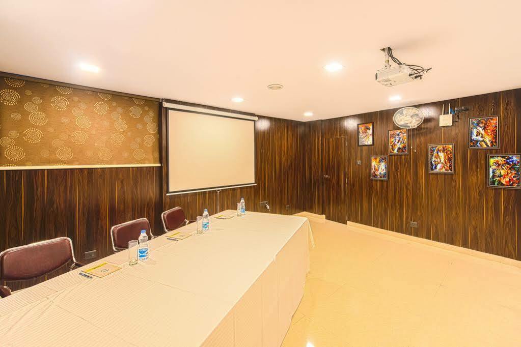 Treebo Orion Sapphire, Beck Bagan Hotel Calcutta Buitenkant foto